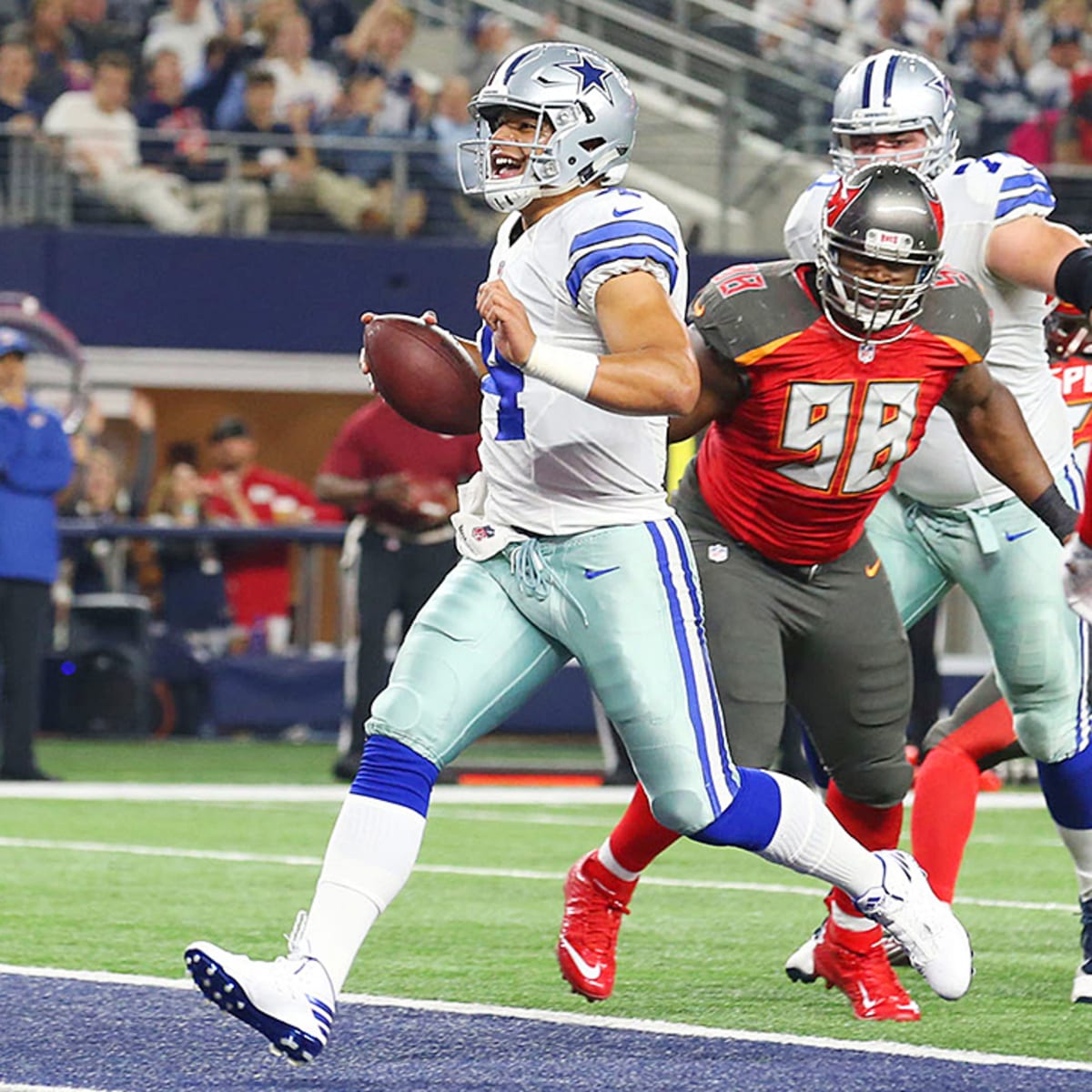 Buccaneers vs. Cowboys Sunday Night Football Prop Bet: Ezekiel Elliott  UNDER Rushing Yards (September 11th)