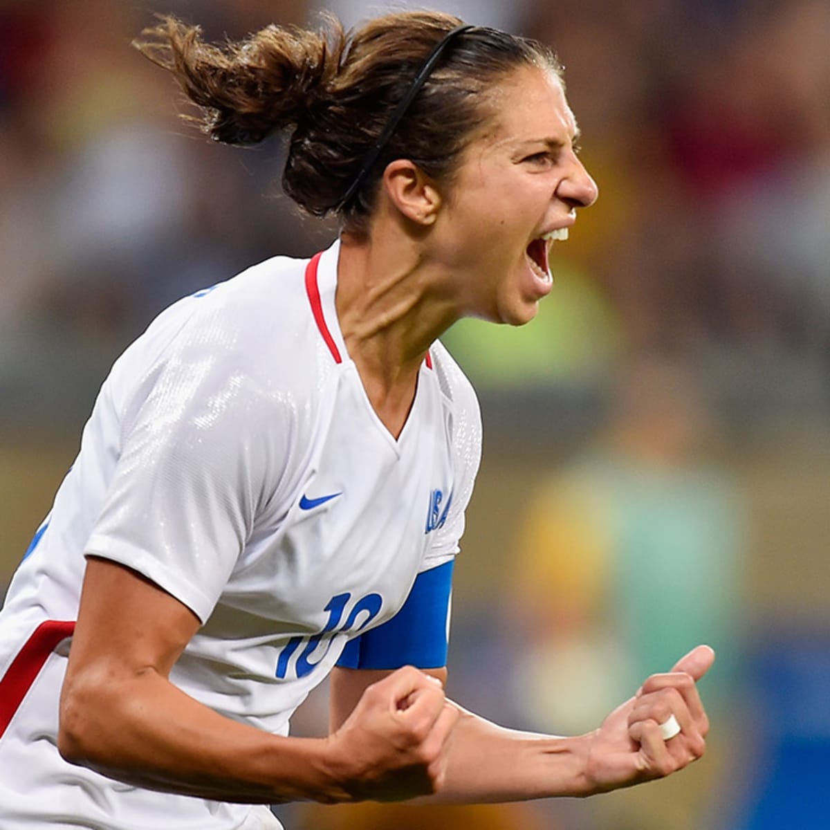 Vince Wilfork takes on USWNT star Carli Lloyd in kicking contest