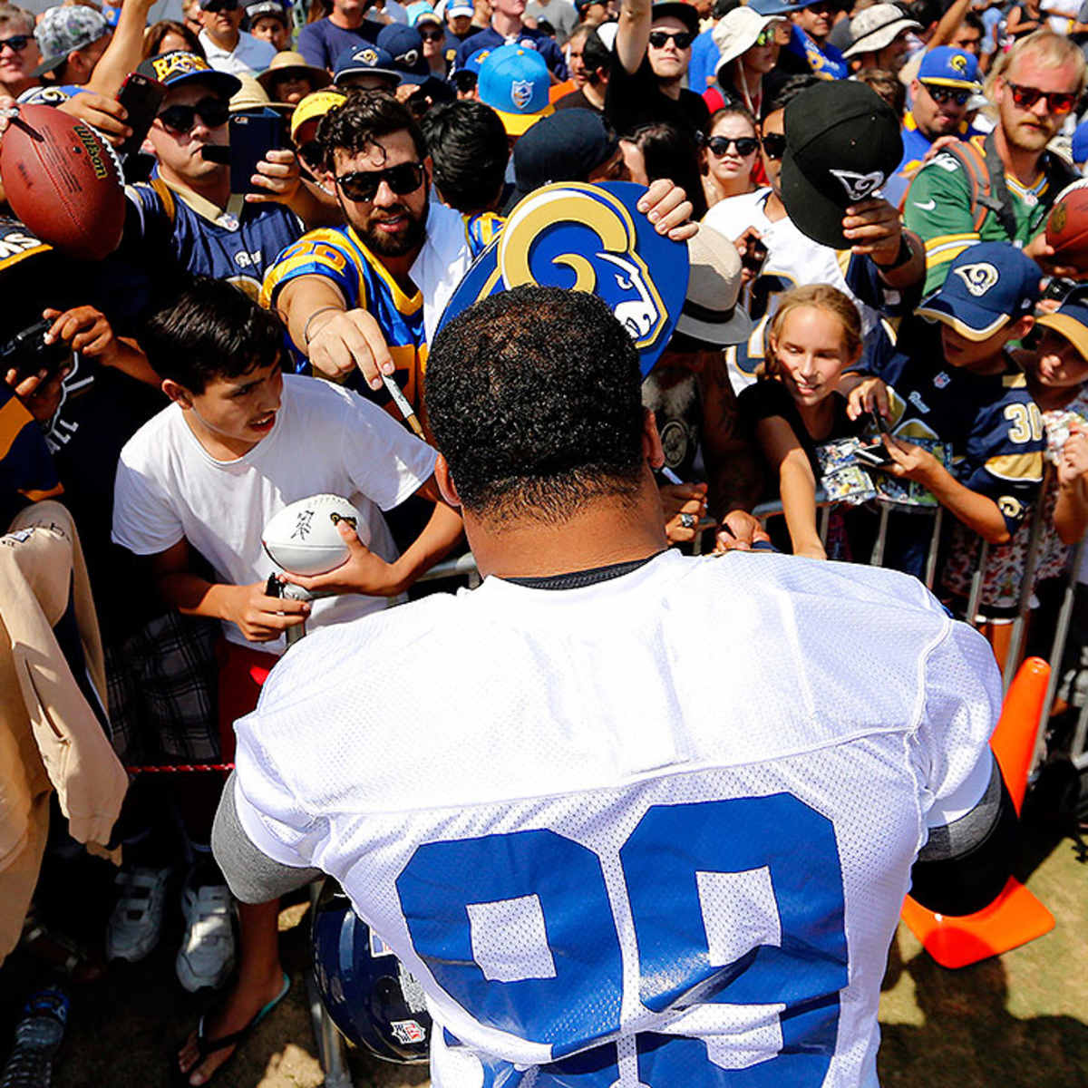 For Rams, Return to Los Angeles Coliseum Will Be a Spartan Affair -  Football Stadium Digest