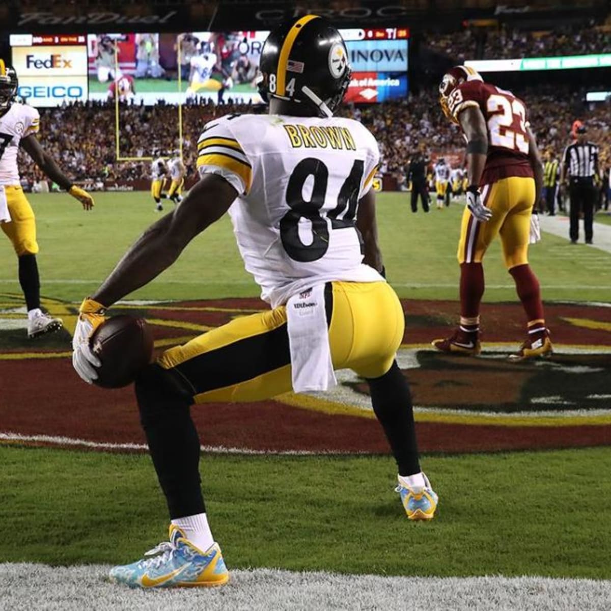 NFL fines Antonio Brown for humping a goalpost 