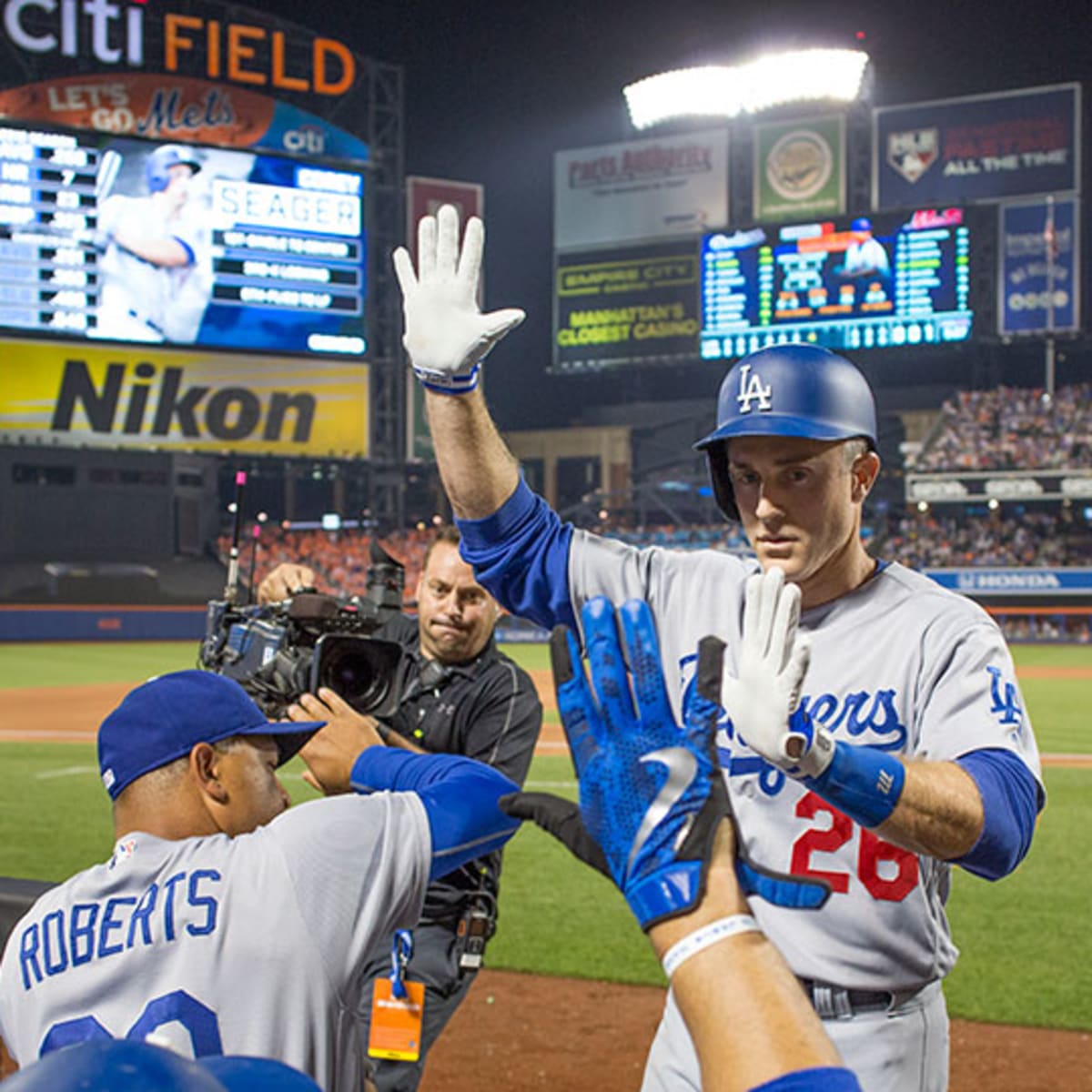 Chase Utley left out of Dodgers line-up to face Mets