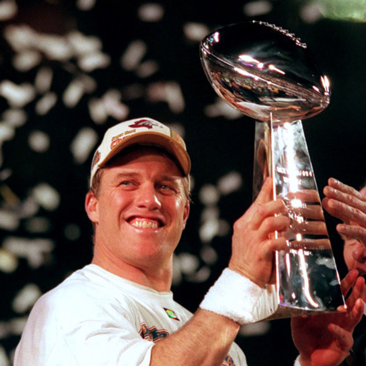 John Elway game action during the Denver Broncos 1998 Season. News Photo -  Getty Images