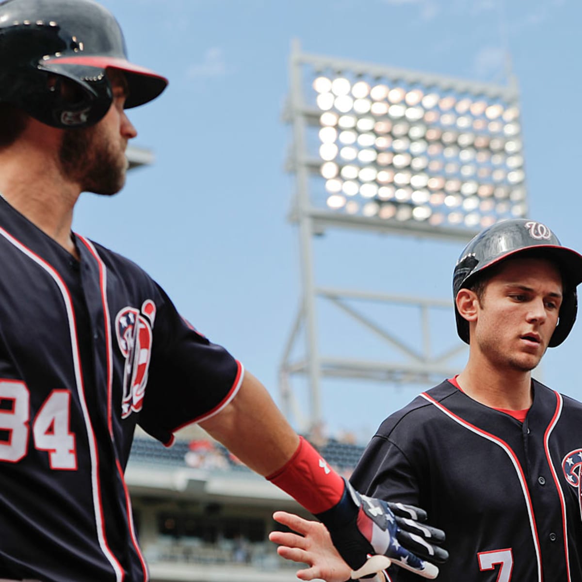 Nationals manager Dusty Baker talks to Bryce Harper about admiring