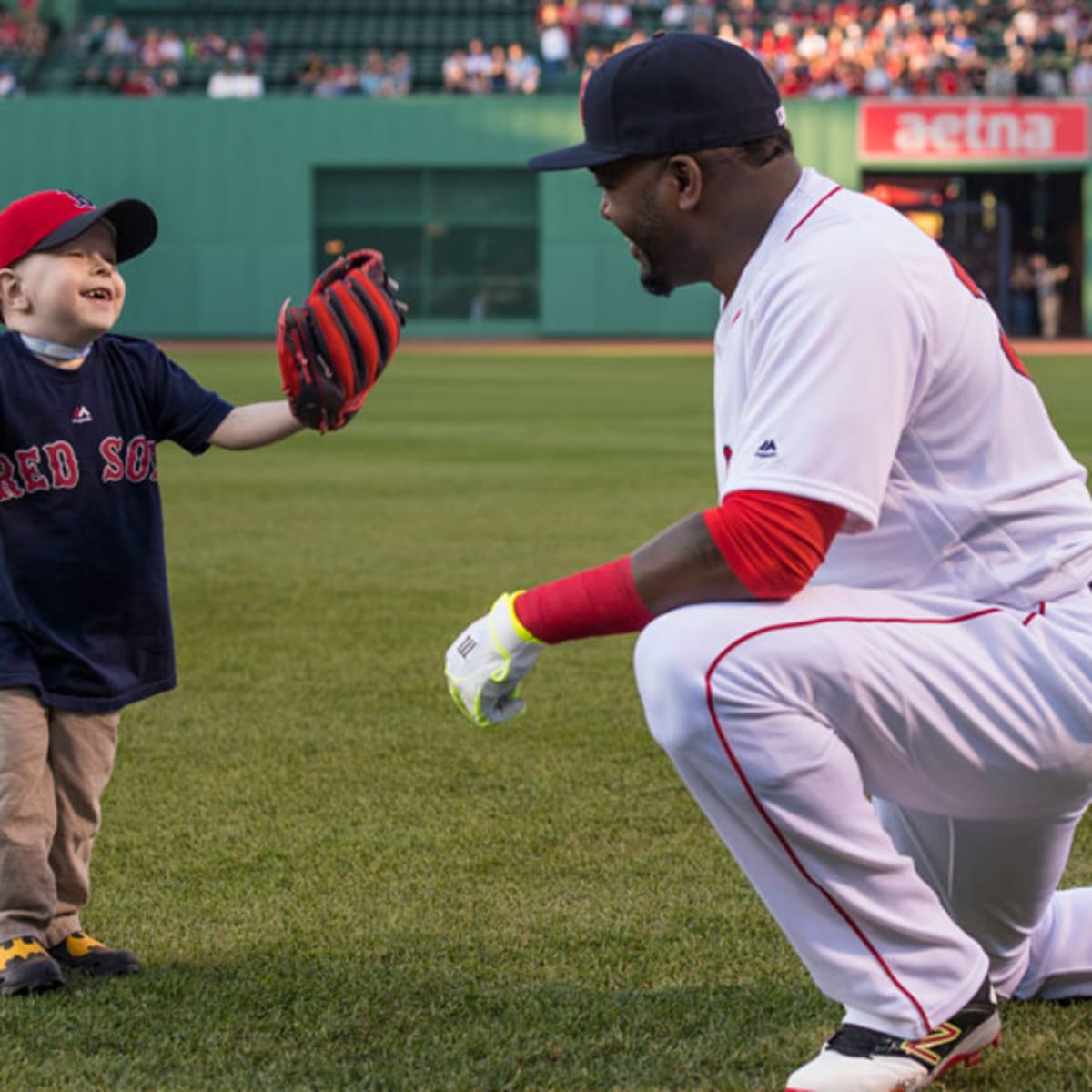 David Ortiz throws out first pitch at Fenway