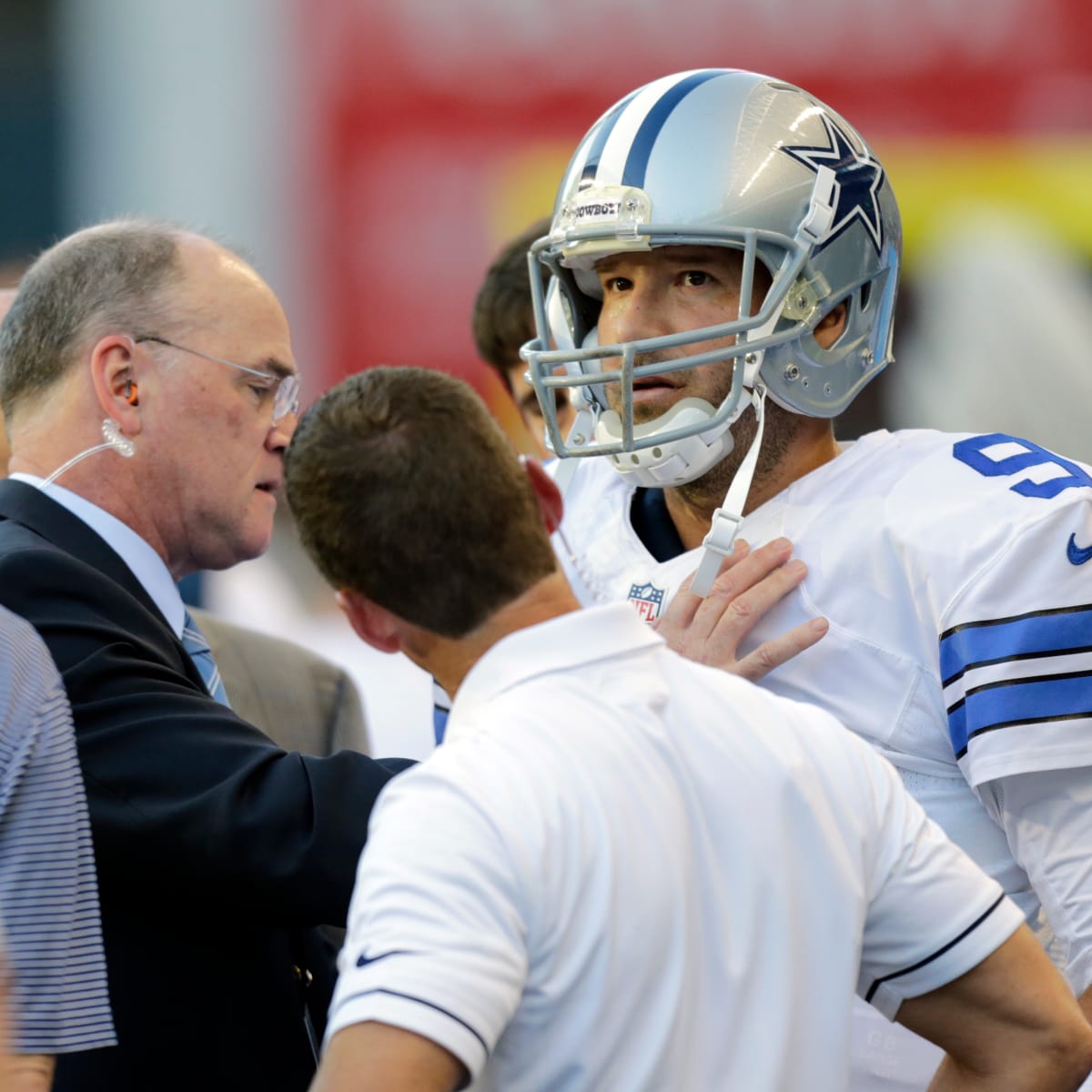 Cowboys sign QB Sanchez, waive Showers to make room for vet