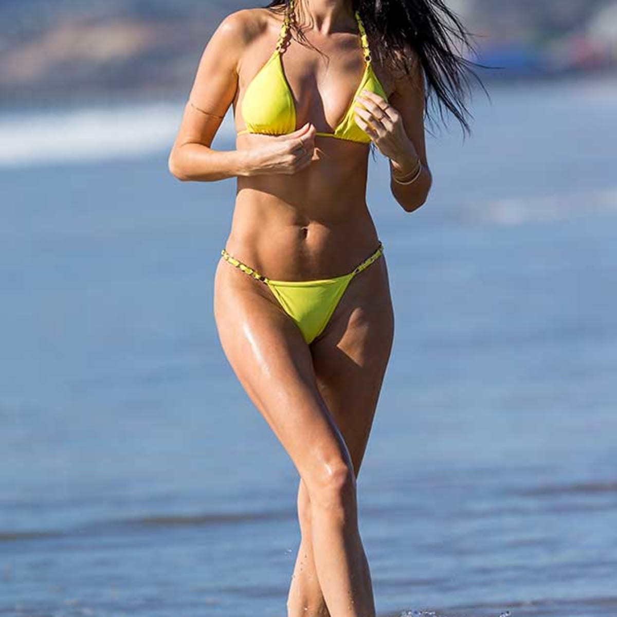 Nicole Williams sends temperatures soaring in a tiny bra and