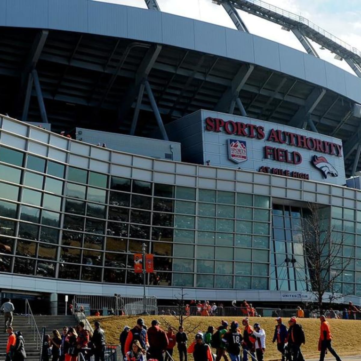 Fan dies after falling 60 feet from stair railing at Mile High stadium  following Broncos game – The Denver Post