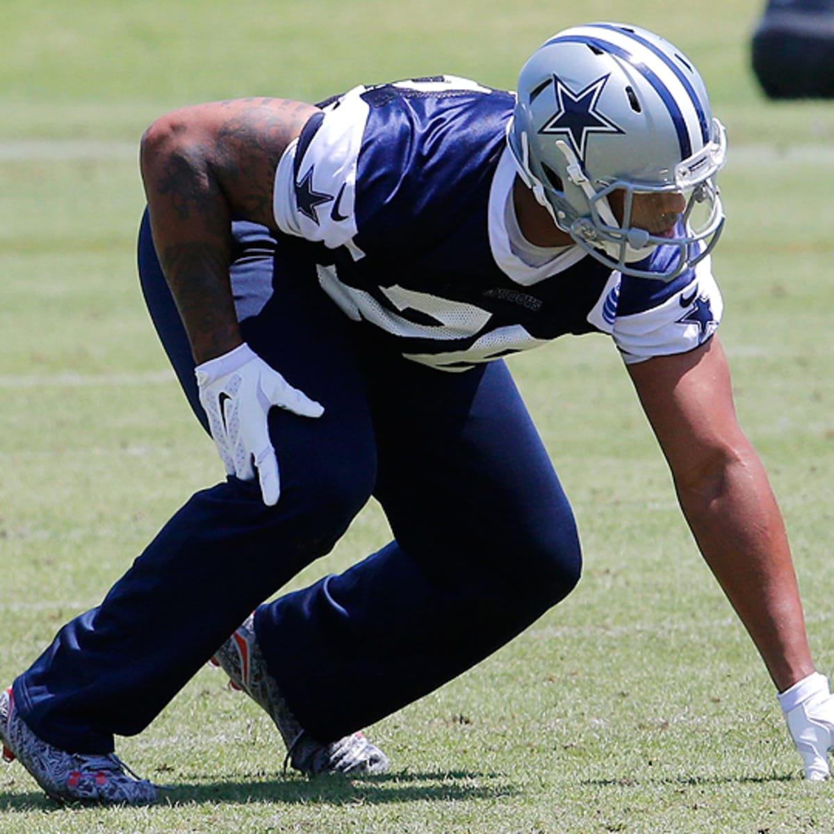 Greg Hardy's N.F.L. Suspension Is Reduced to 4 Games From 10 - The New York  Times