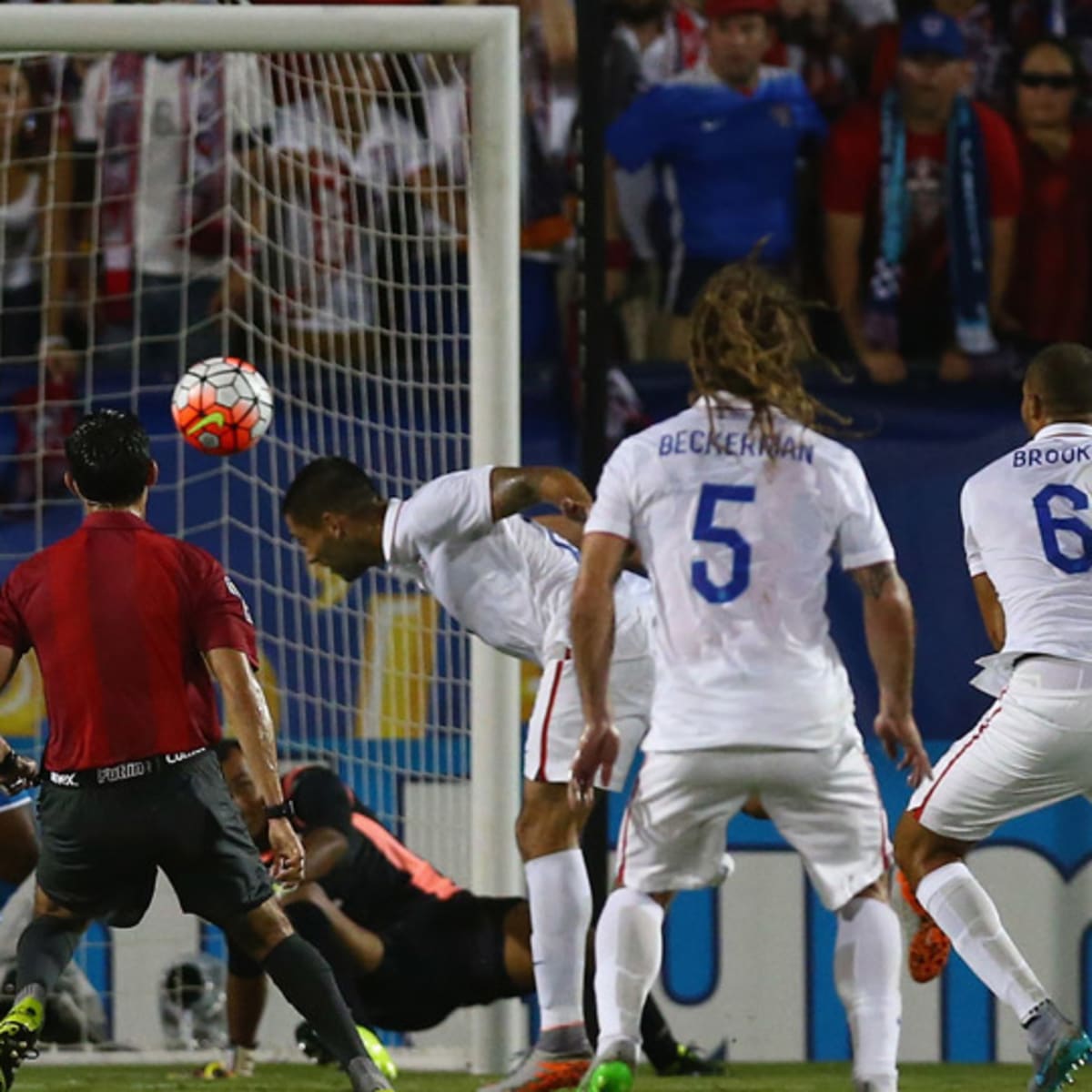 Gold Cup 2015: Clint Dempsey keeps cool to lead USA past Honduras