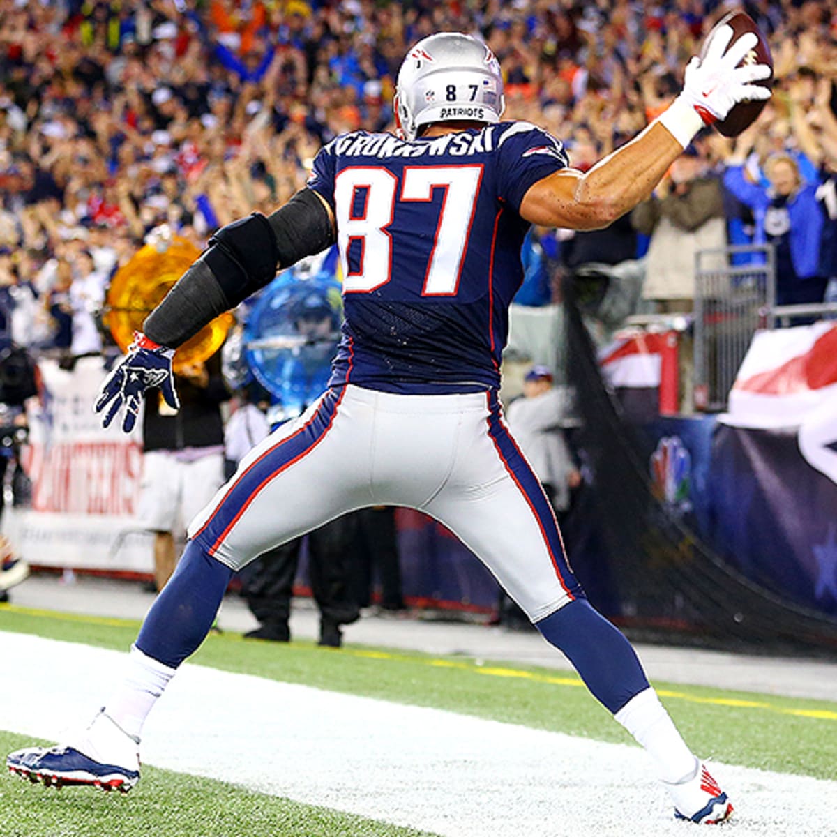 Injury update: Patriots TE Rob Gronkowski “has a good chance” of