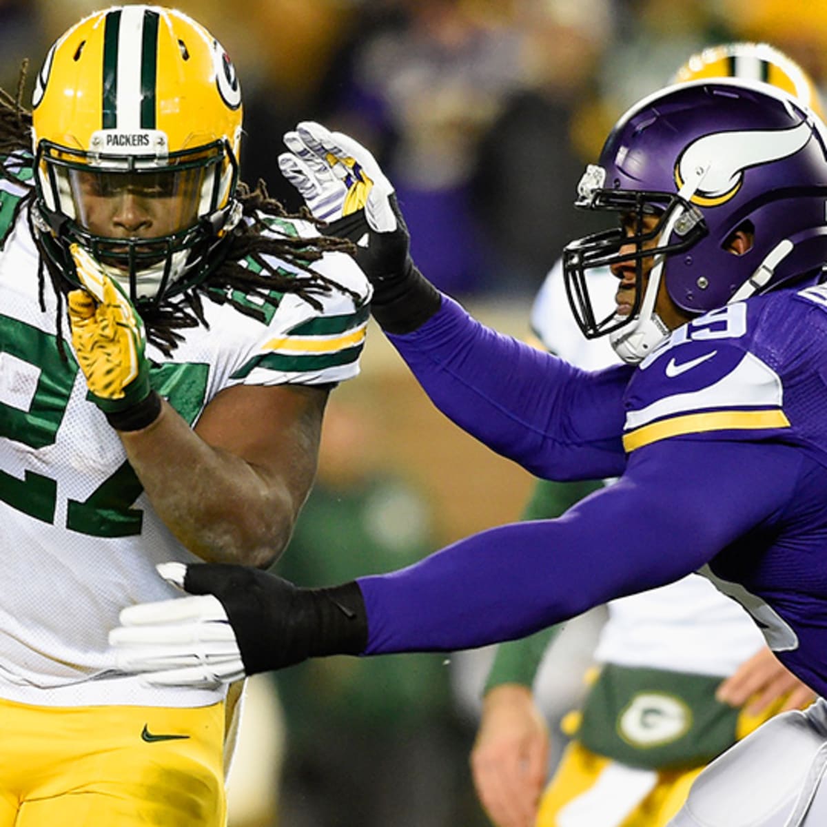 Lacy's powerful running helps Packers hang on to beat Vikings 