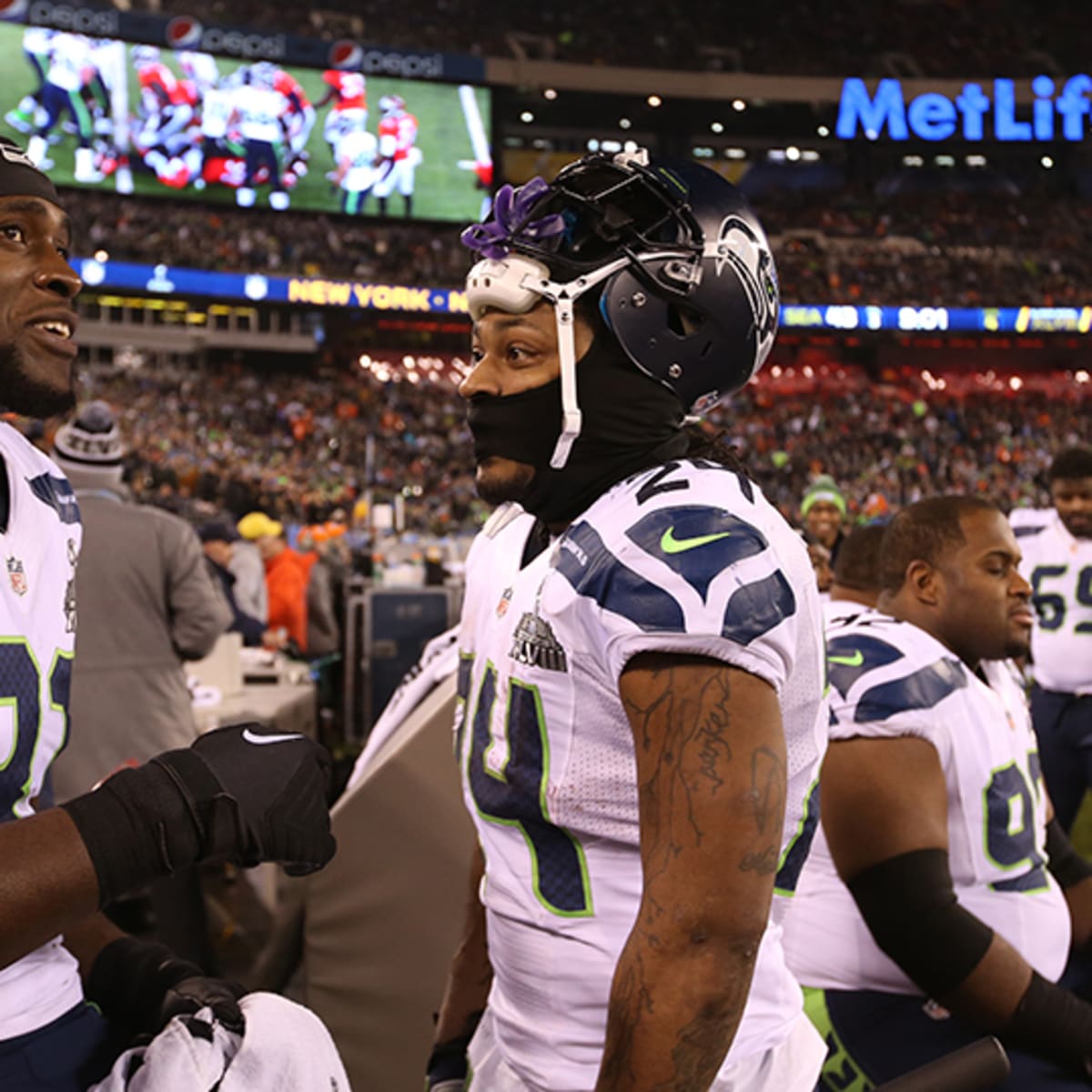 Marshawn Lynch wears Chancellor's jersey during practice