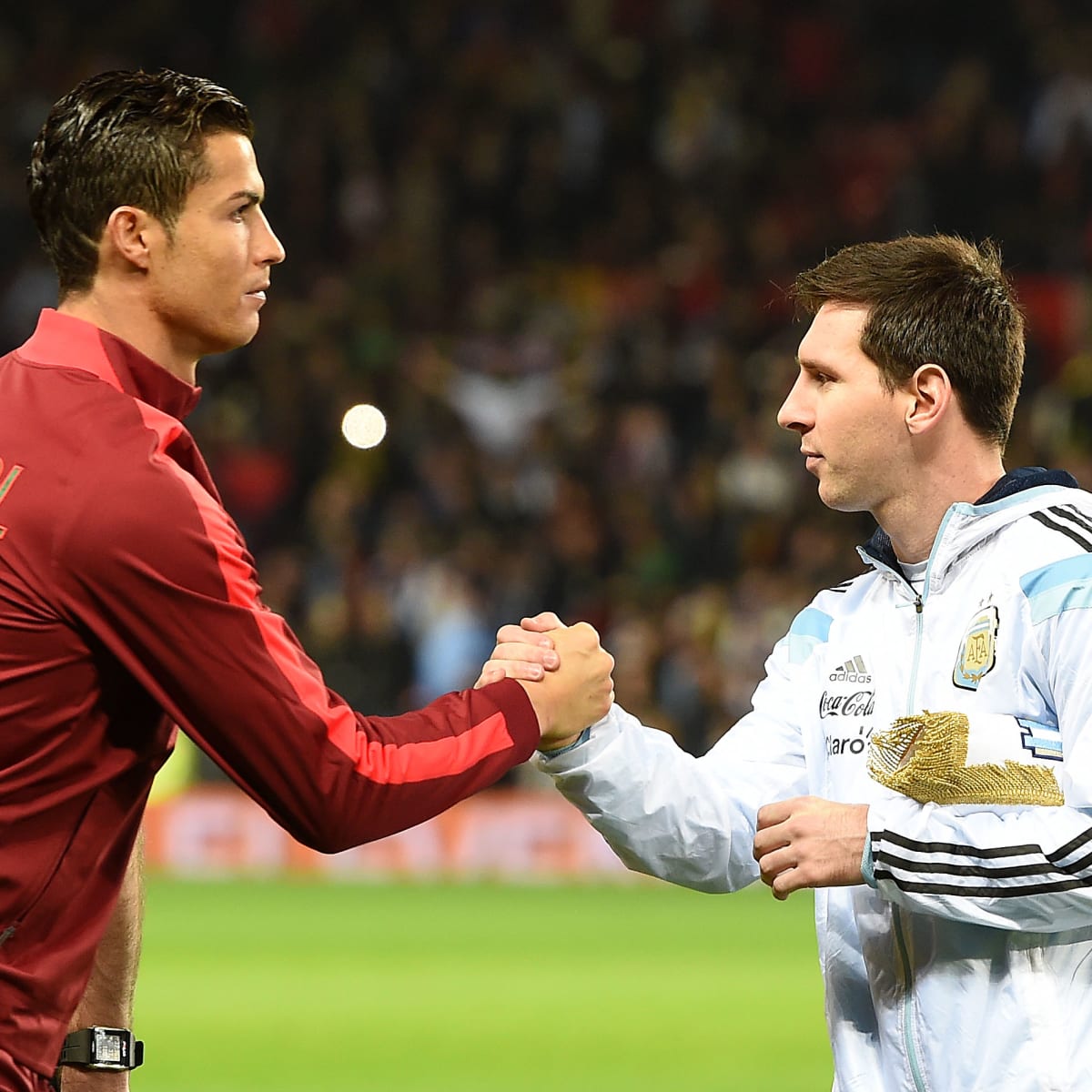 Ronaldo And Messi Shaking Hand In Black Jersey, ronaldo and messi, messi  and ronaldo shaking hand, HD phone wallpaper