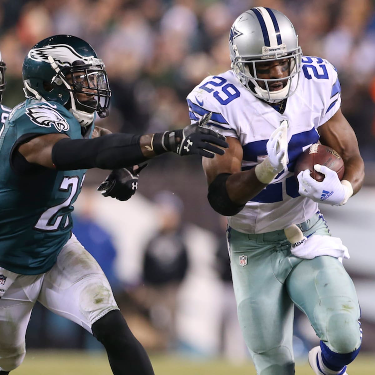 Dallas Cowboys DeMarco Murray rushes against the Philadelphia