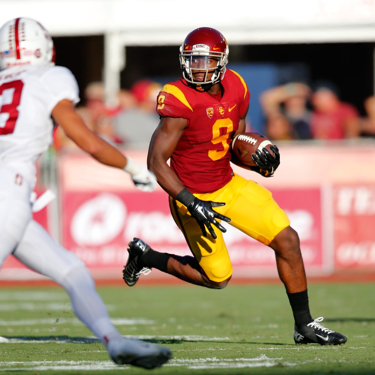 Watch USC's JuJu Smith-Schuster stiff-arm Utah defender to the