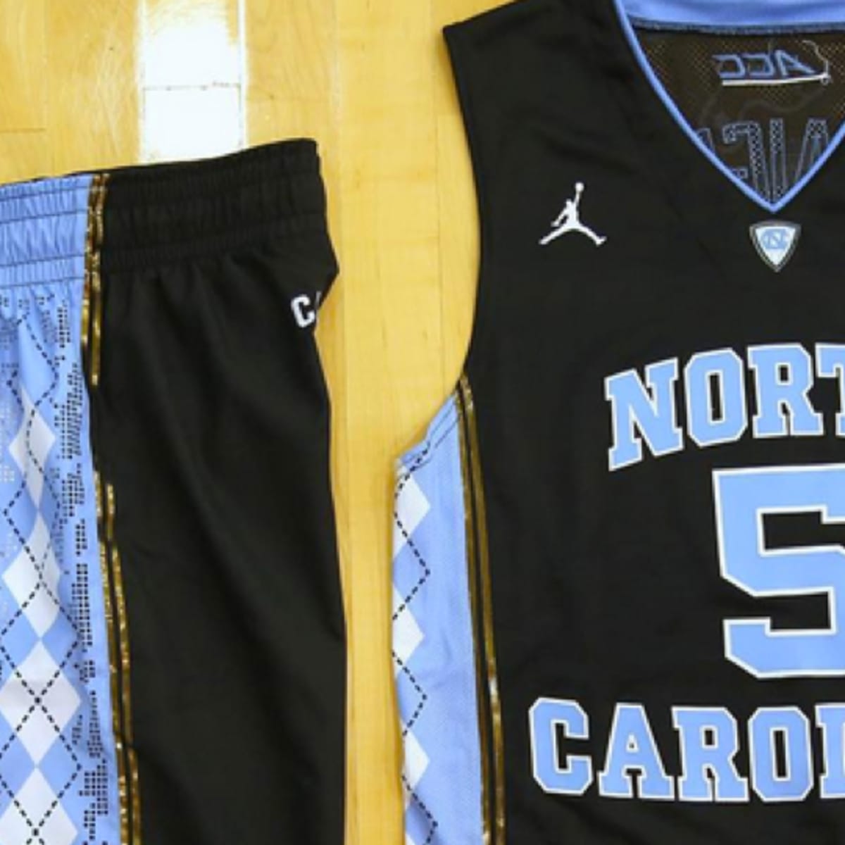 North Carolina Tar Heels will wear black basketball uniforms in Brooklyn –  SportsLogos.Net News