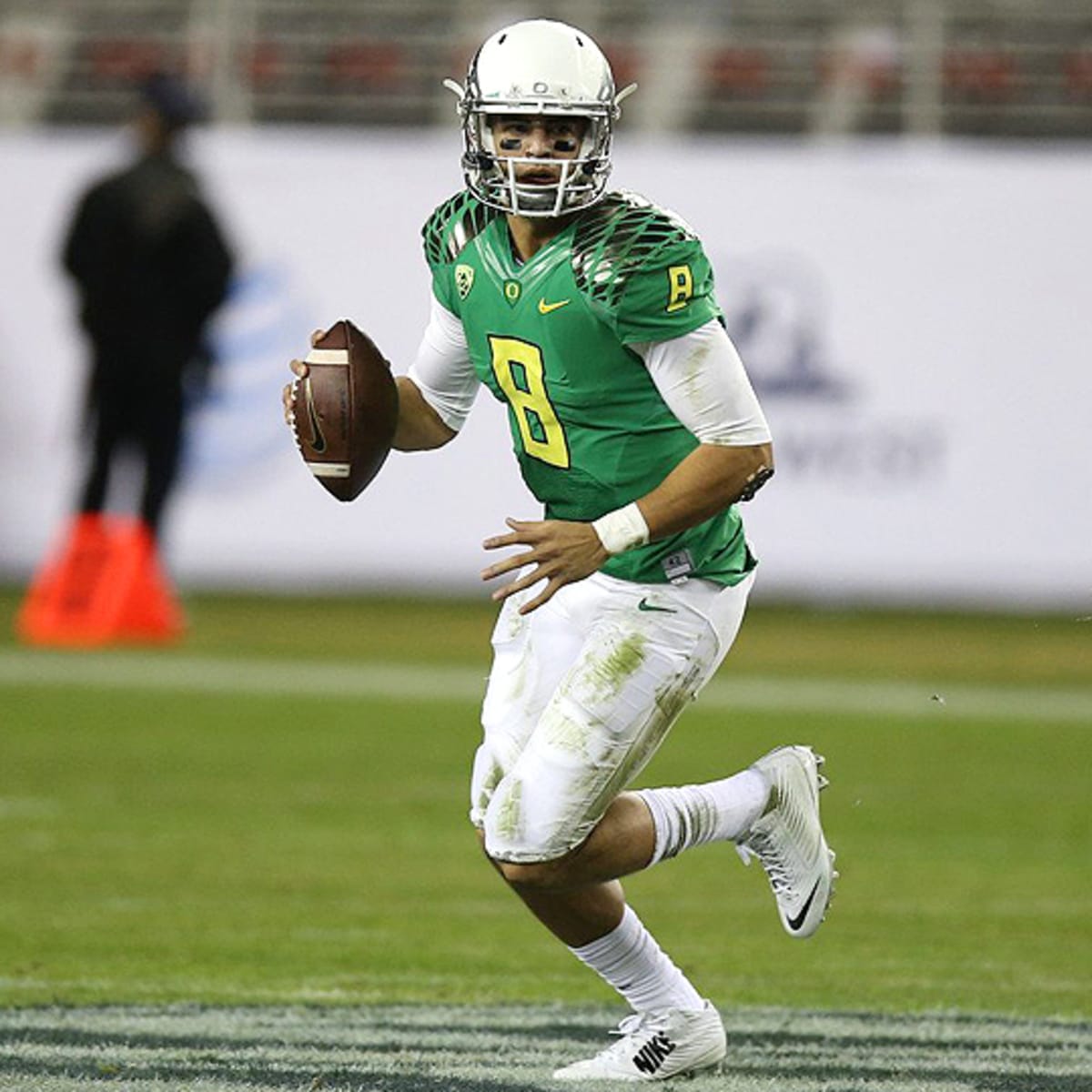 Eagles eying Oregon QB Mariota for NFL Draft, Football