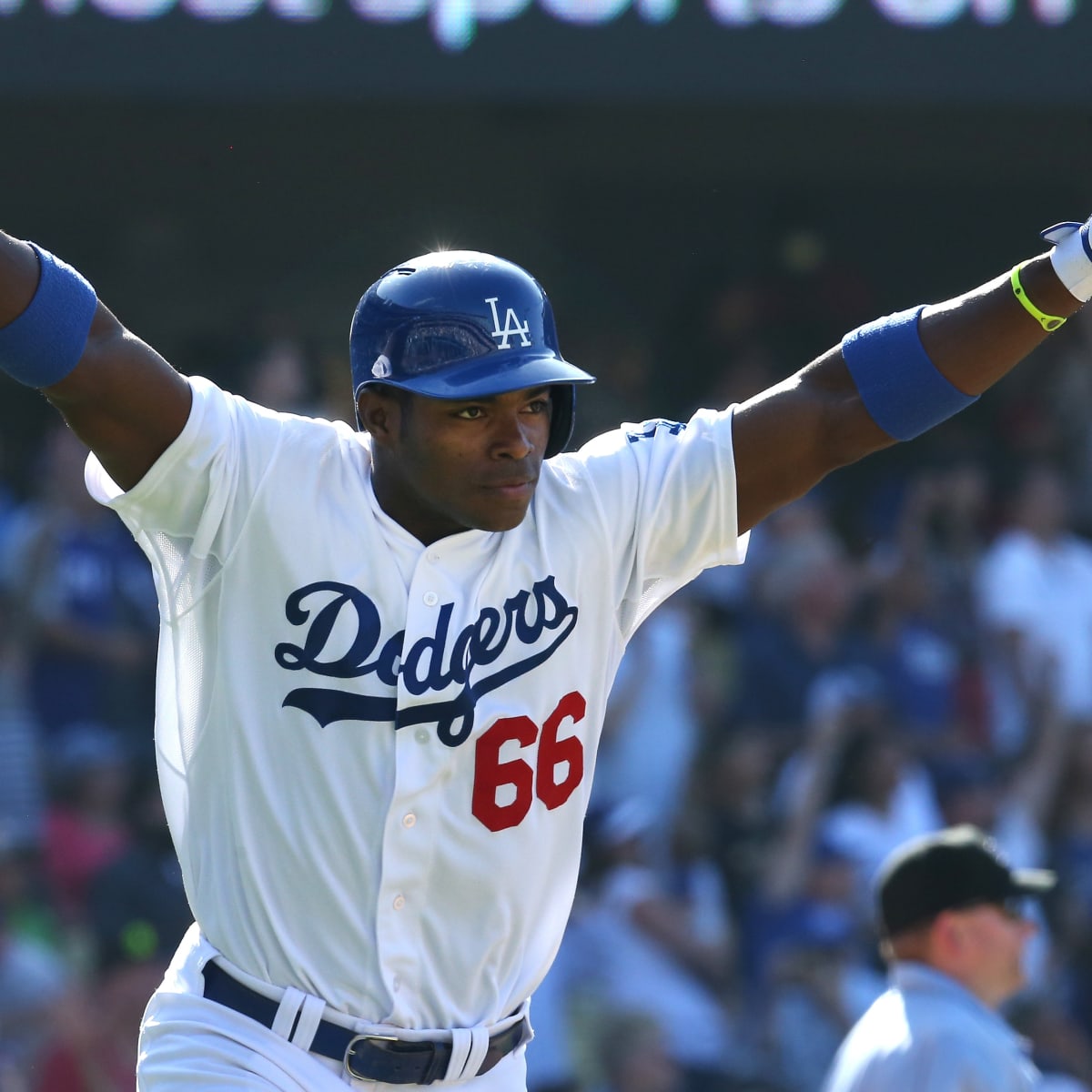 Chairman Mark Walter backs Yasiel Puig, says yes, Dodgers can