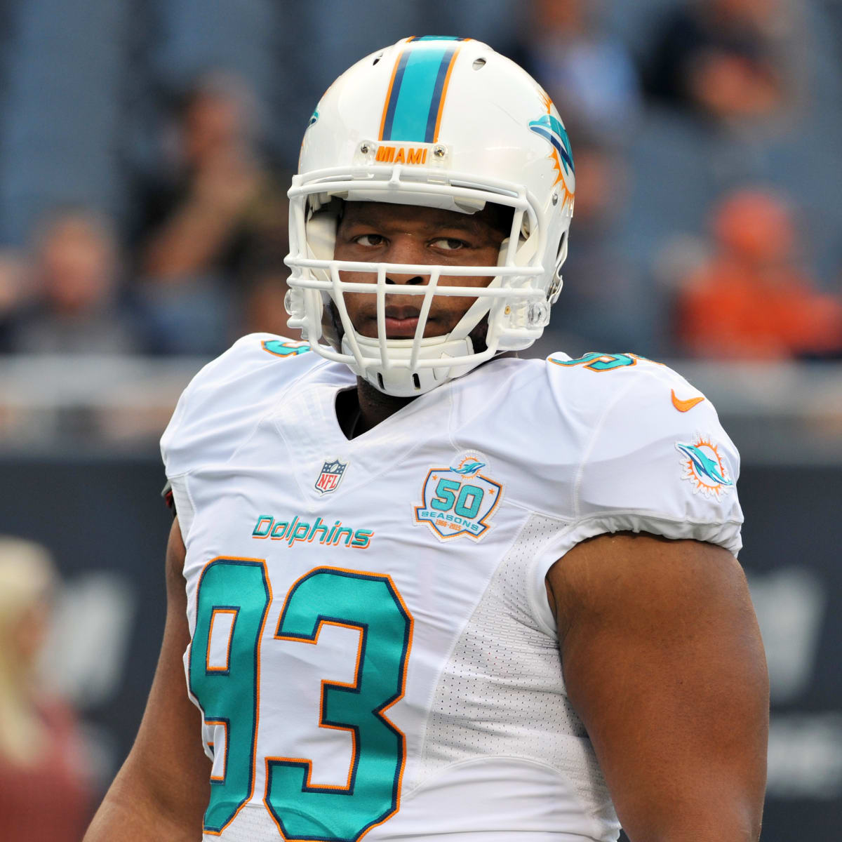 Miami Dophins: Ndamukong Suh knocks Alfred Morris's helmet - Sports  Illustrated