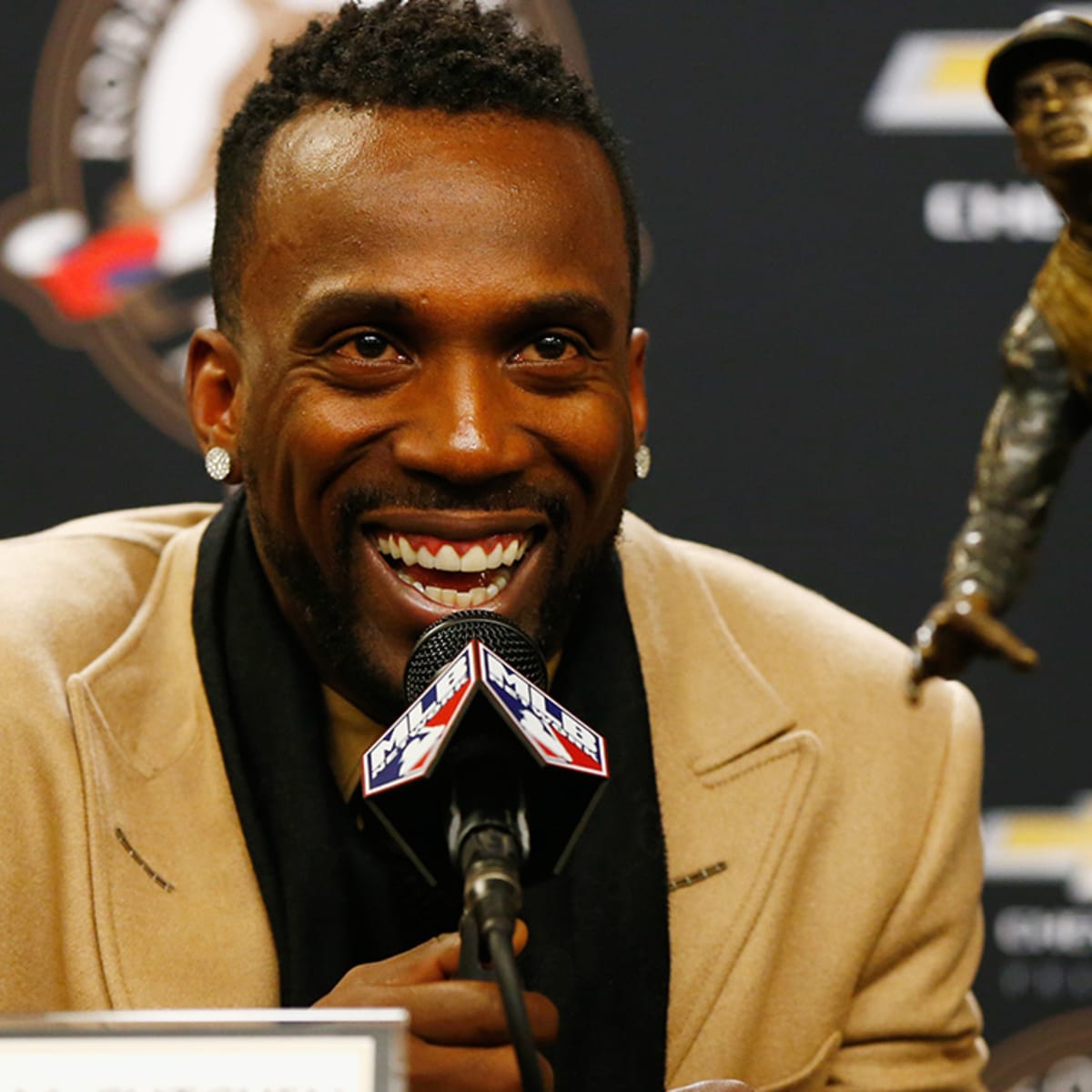 Andrew McCutchen named Roberto Clemente Award winner