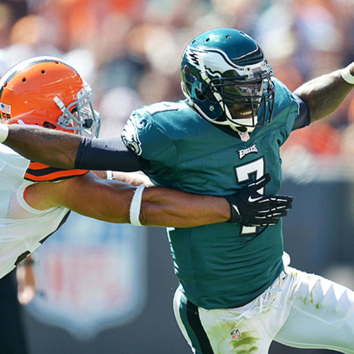 Jets sign Vick, drop Sanchez