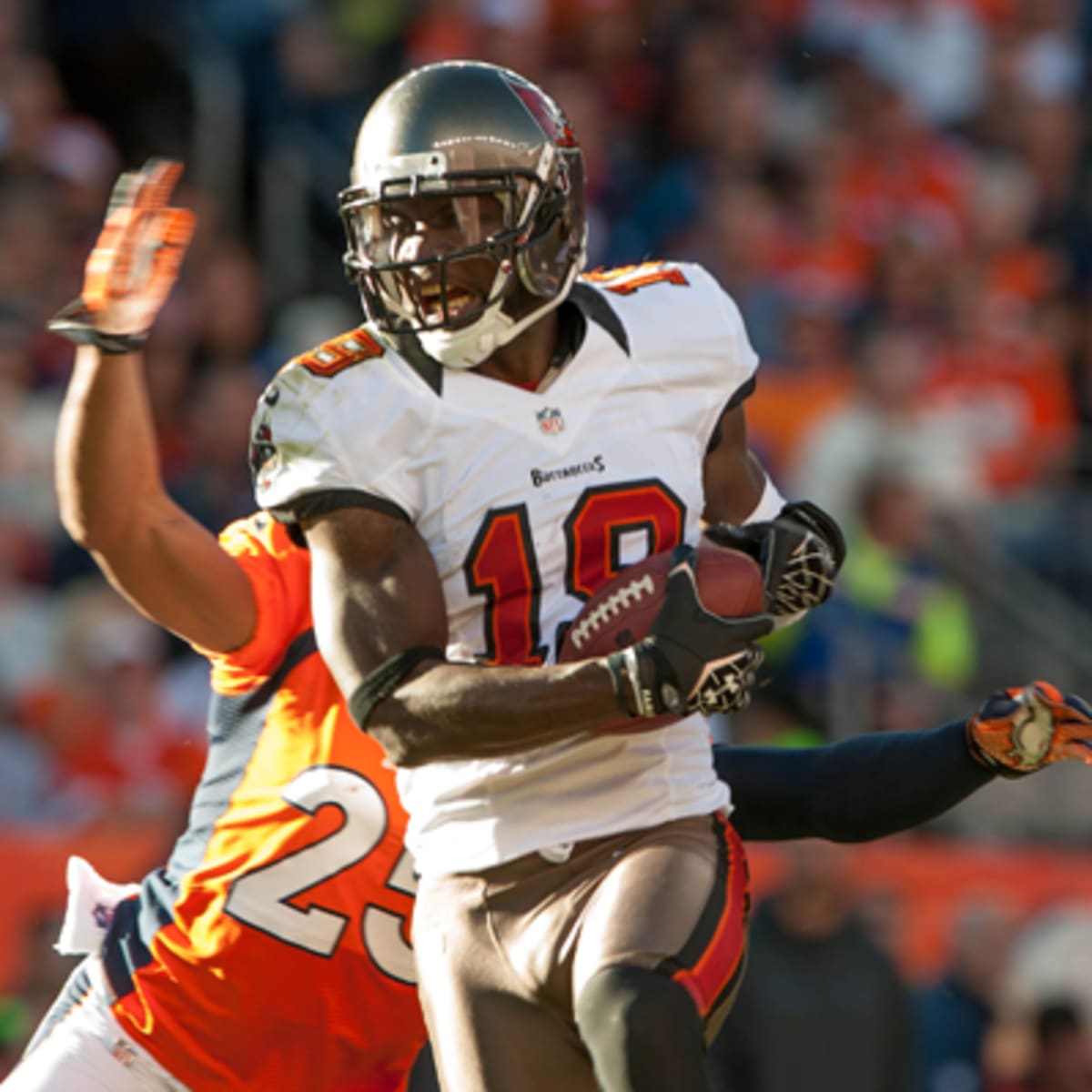 Former Bucs wide receiver Mike Williams dies after injury