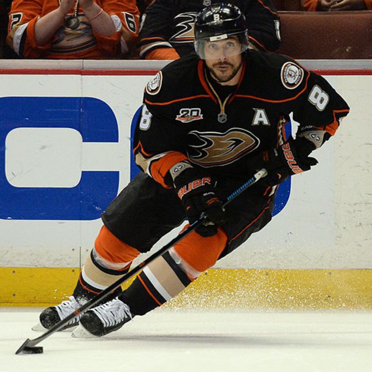 Column: Teemu Selanne to become the first Duck to have his jersey retired -  Los Angeles Times