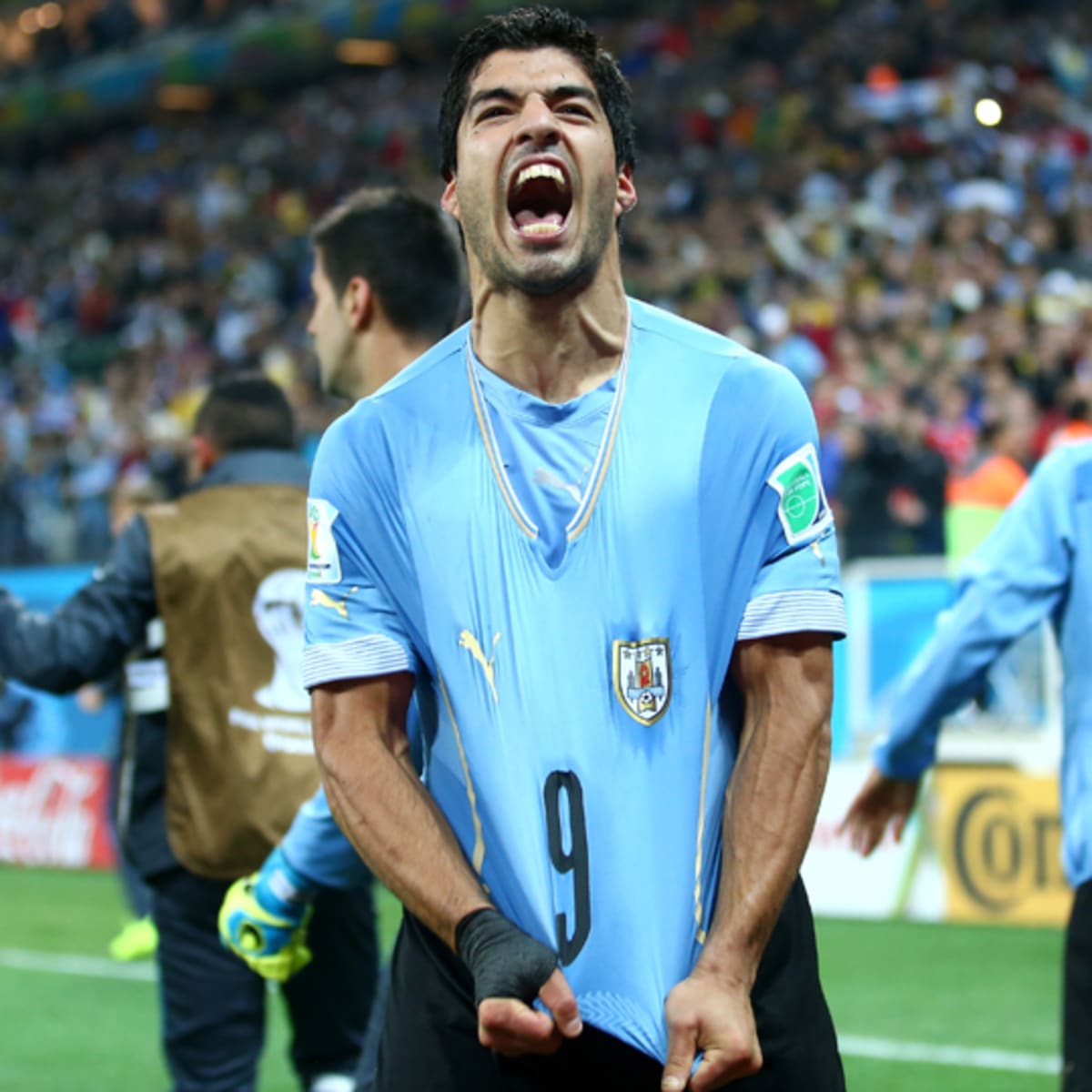 After three months of exile, Luis Suarez back in Uruguay jersey