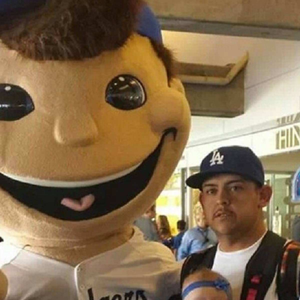 The Cubs' new mascot, Clark - Los Angeles Times