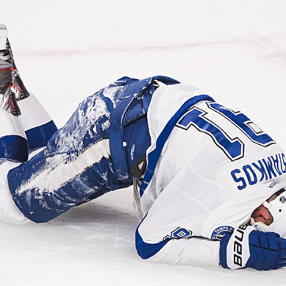 Ben Bishop injury: Tampa Bay Lightning goalie Ben Bishop leaves game with  lower body injury - Sports Illustrated