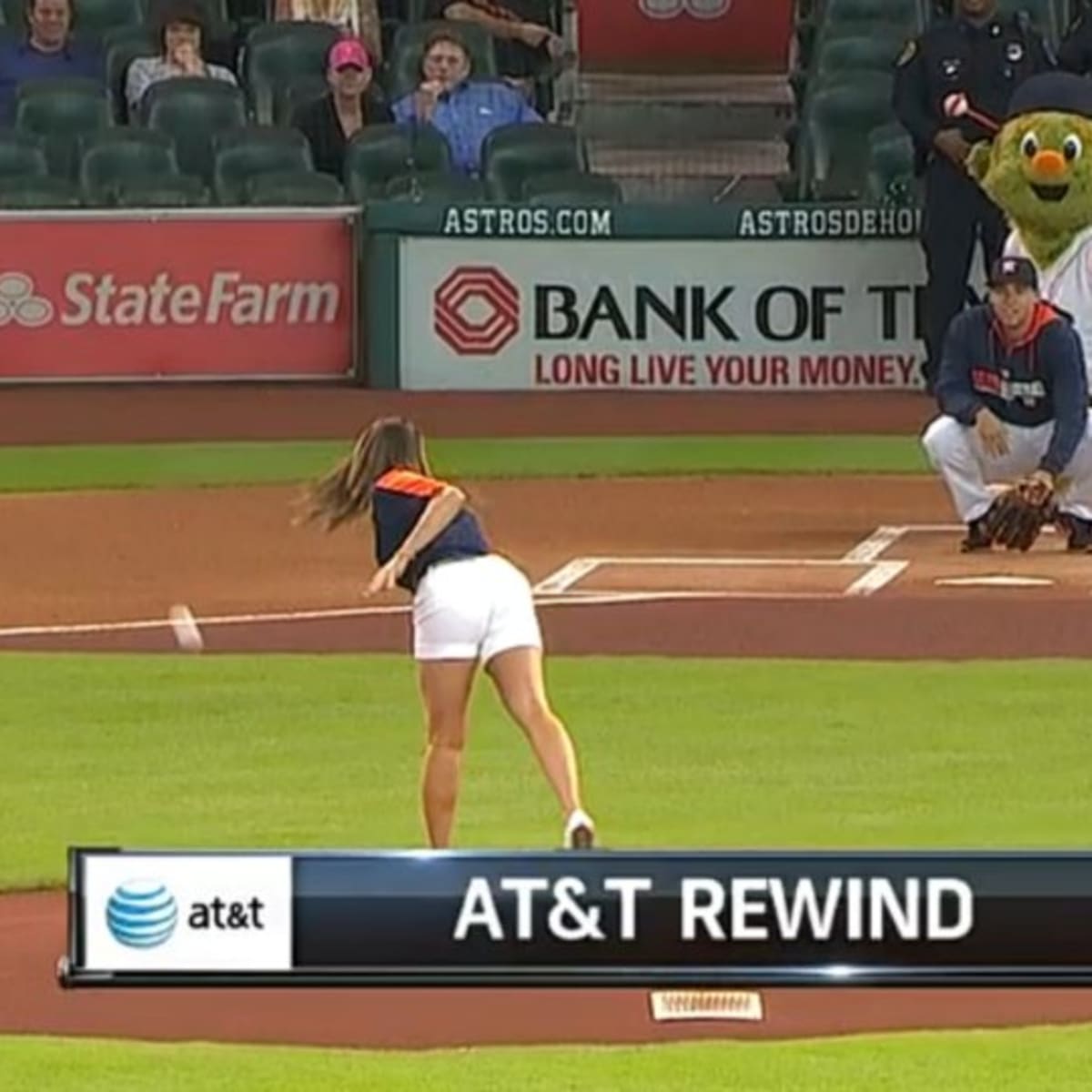 50 Cent not on money with 1st pitch at Citi Field