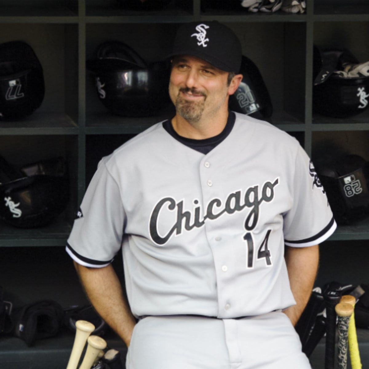 Chicago White Sox's Paul Konerko pumps his fist after hitting a