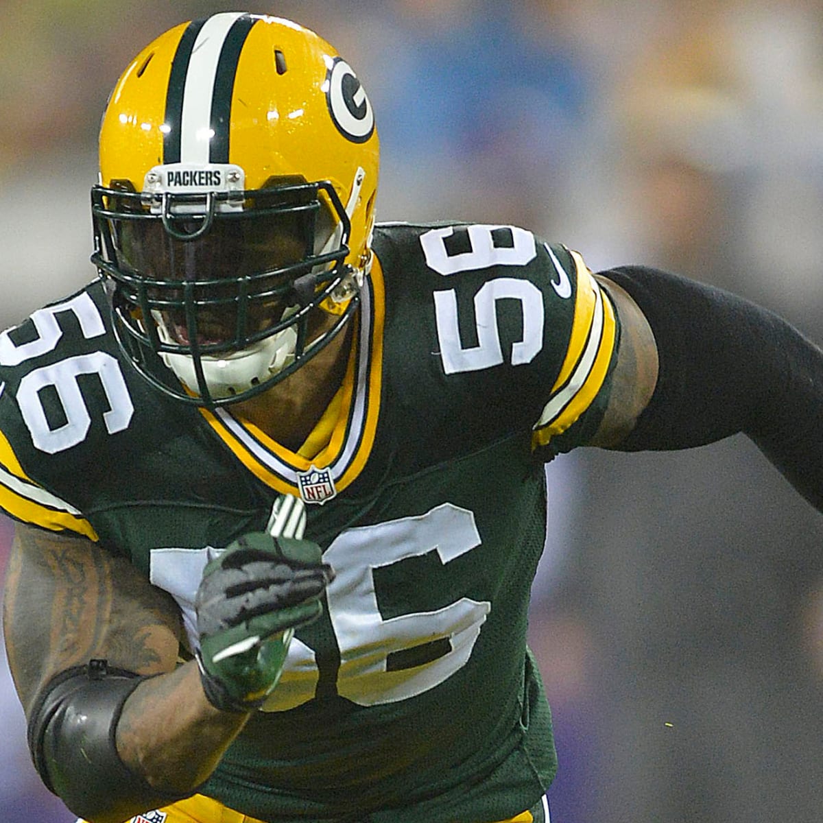 Despite drop, Packers won't hesitate to throw to Julius Peppers again - NBC  Sports