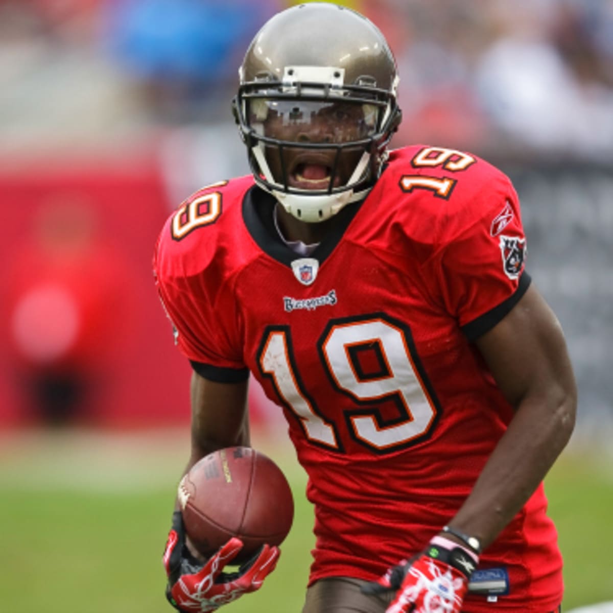 Bucs WR Williams tells police brother accidentally stabbed him