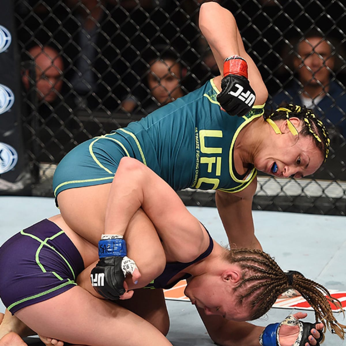 Carla Esparza defeats Rose Namajunas for UFC strawweight belt - Sports  Illustrated