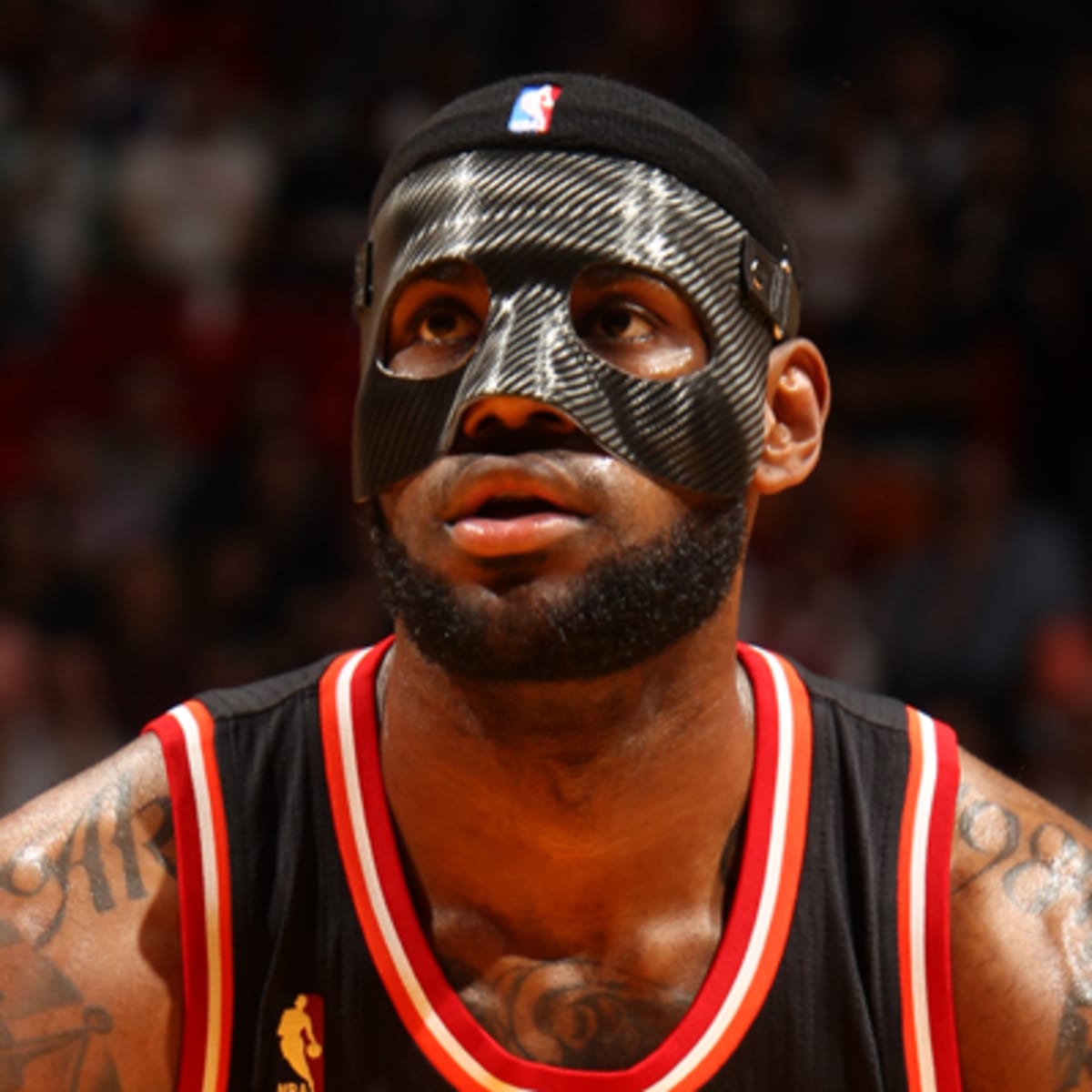LeBron James wears black to cover nose Heat beat Knicks - Sports Illustrated