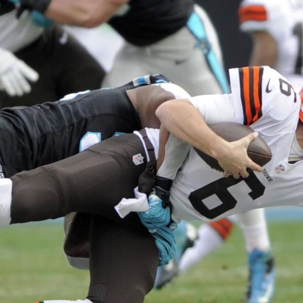 Johnny Manziel injury: Cleveland Browns QB leaves game vs. Carolina Panthers  with injury - Sports Illustrated