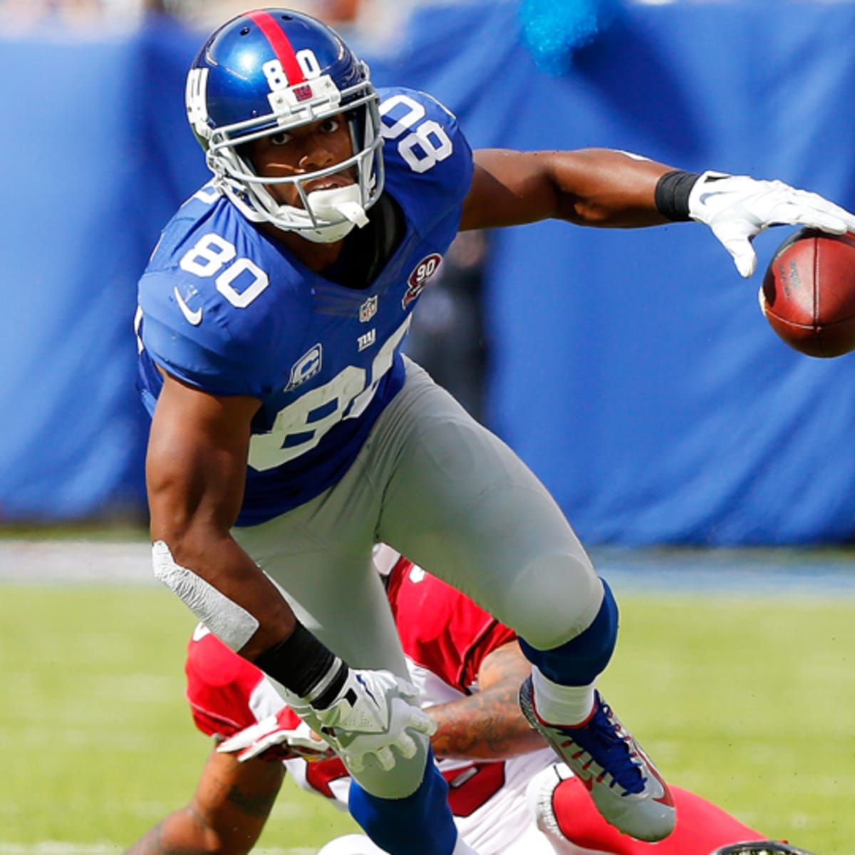 Photo: New York Giants Victor Cruz makes a one handed catch for 41 yards at  MetLife Stadium in New Jersey - NYP20111009118 