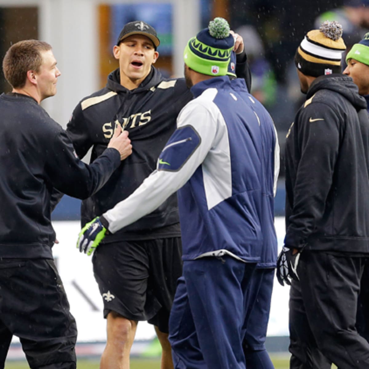 Jimmy Graham gets into pregame verbal fracas with Seahawks players