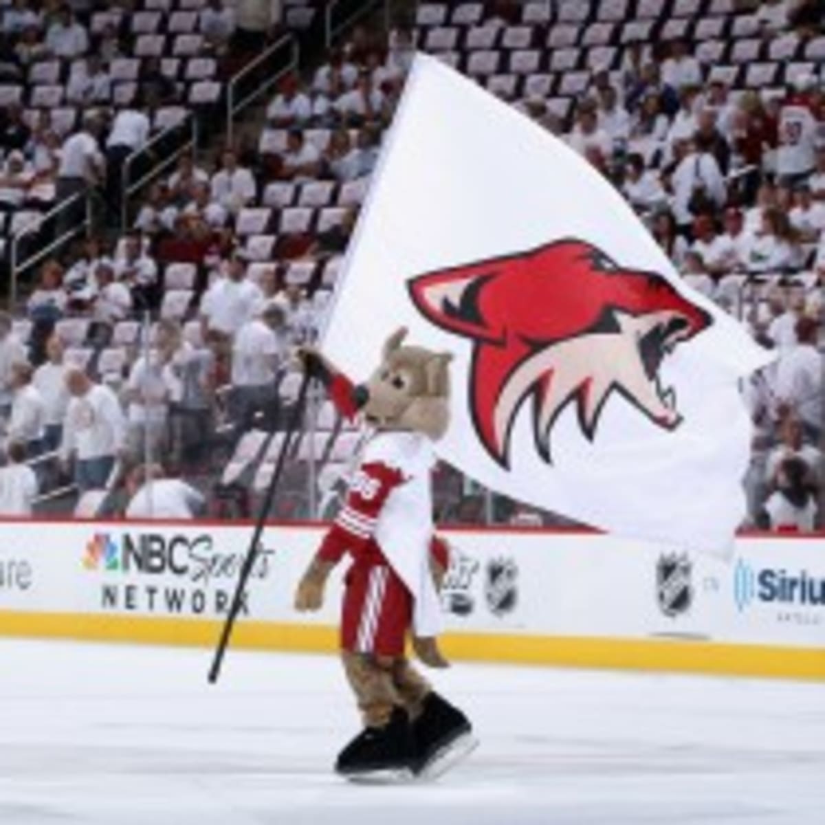 arizona coyotes jersey change