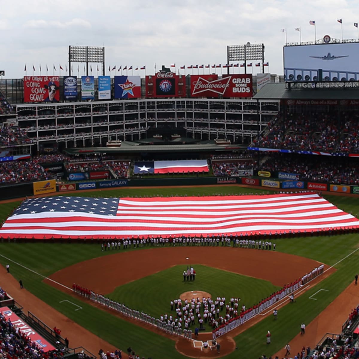 Globe Life Park, Arlington, TX, home of the Texas Rangers. Capacity 40,300.  This building is absolutely immense. Cost a staggering $1.1 Billion to  construct : r/stadiumporn