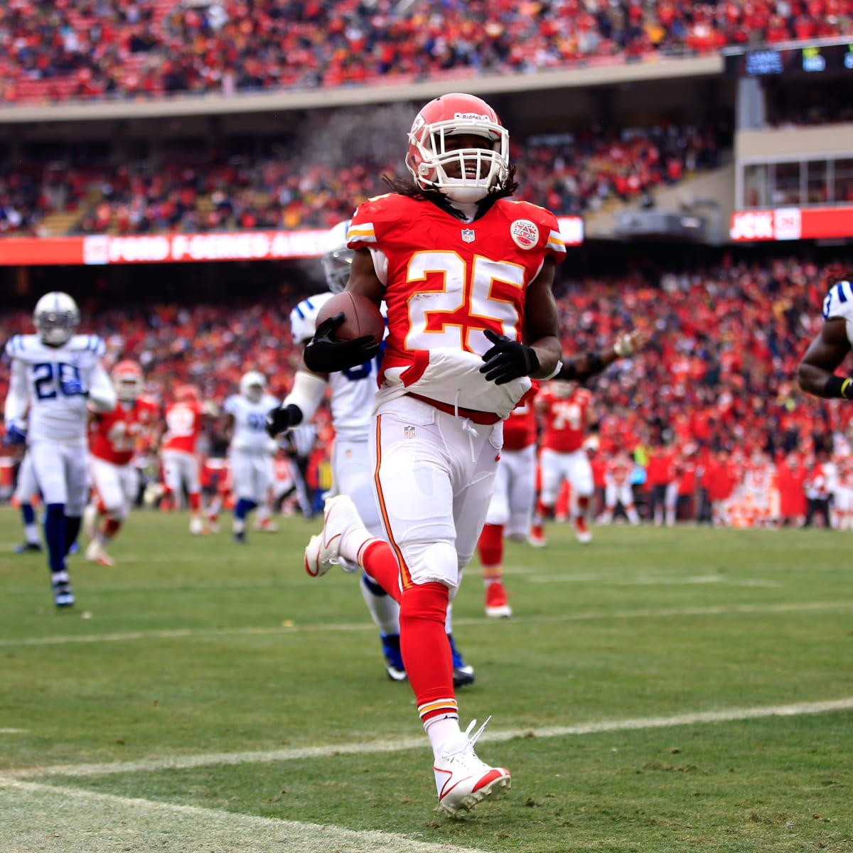 Kansas City running back Jamaal Charles injures foot in moving