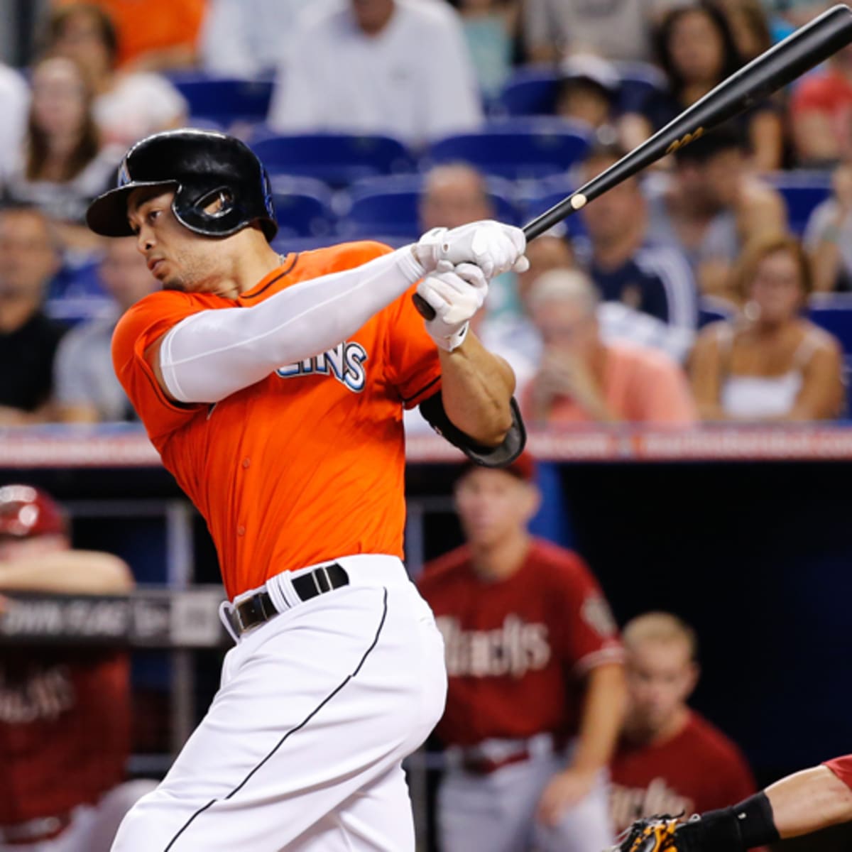 Giancarlo Stanton agrees to $325-million contract with Miami