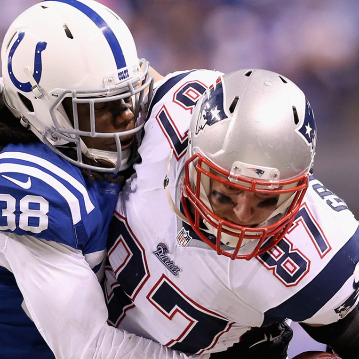 Colts on Pats' Gronkowski: 'We're all mismatches to him'