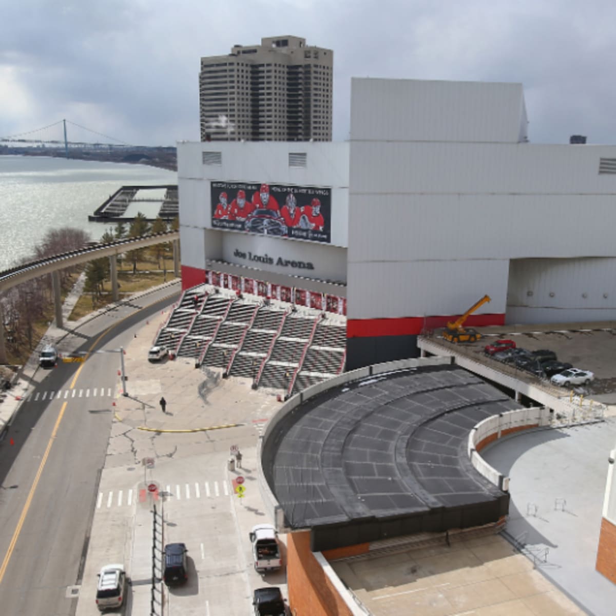 On Vultures and Red Wings: Billionaire Gets New Sports Arena in Bankrupt  Detroit