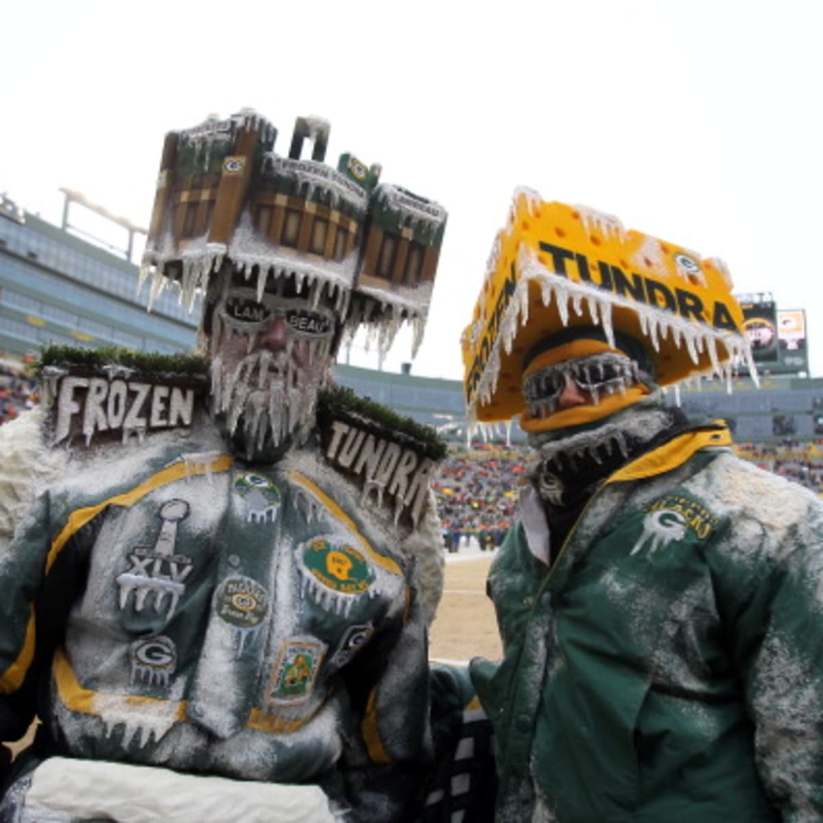 Packers fans brave the cold for Sunday Night Football at Lambeau