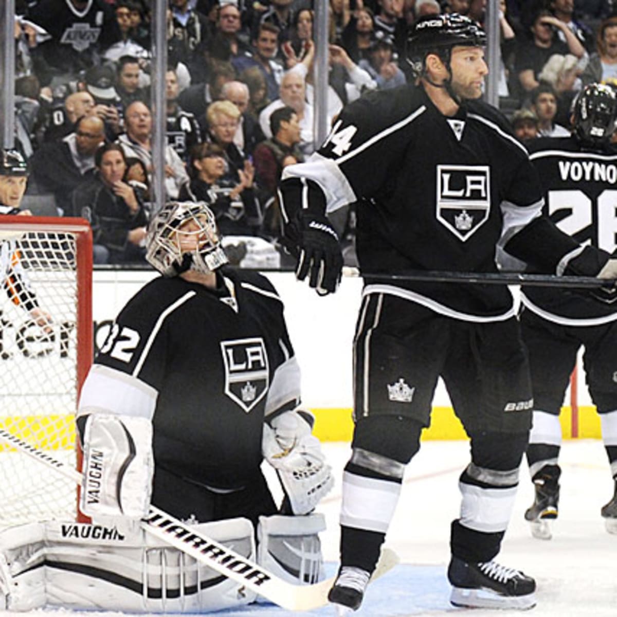 Kings goalie Jonathan Quick OK after taking high shot at practice - Sports  Illustrated