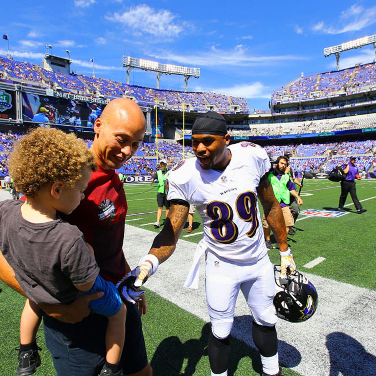 Photo: Ravens Todd Heap warms up before playing the Bengals in