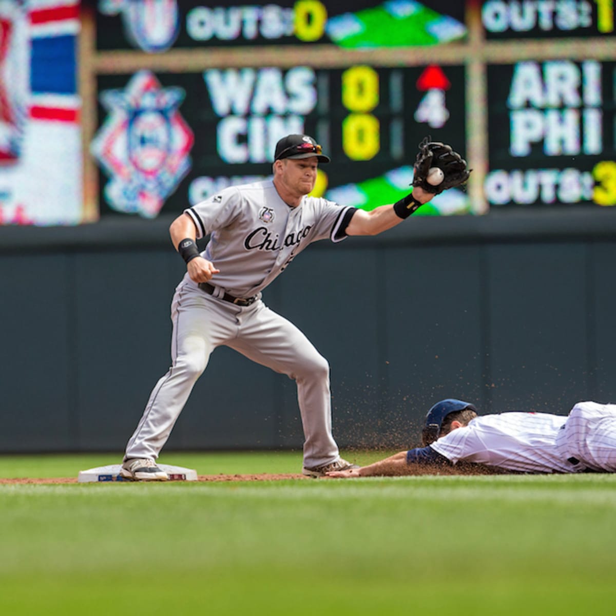 Atlanta Braves' Gordon Beckham throws out a St. Louis Cardinals