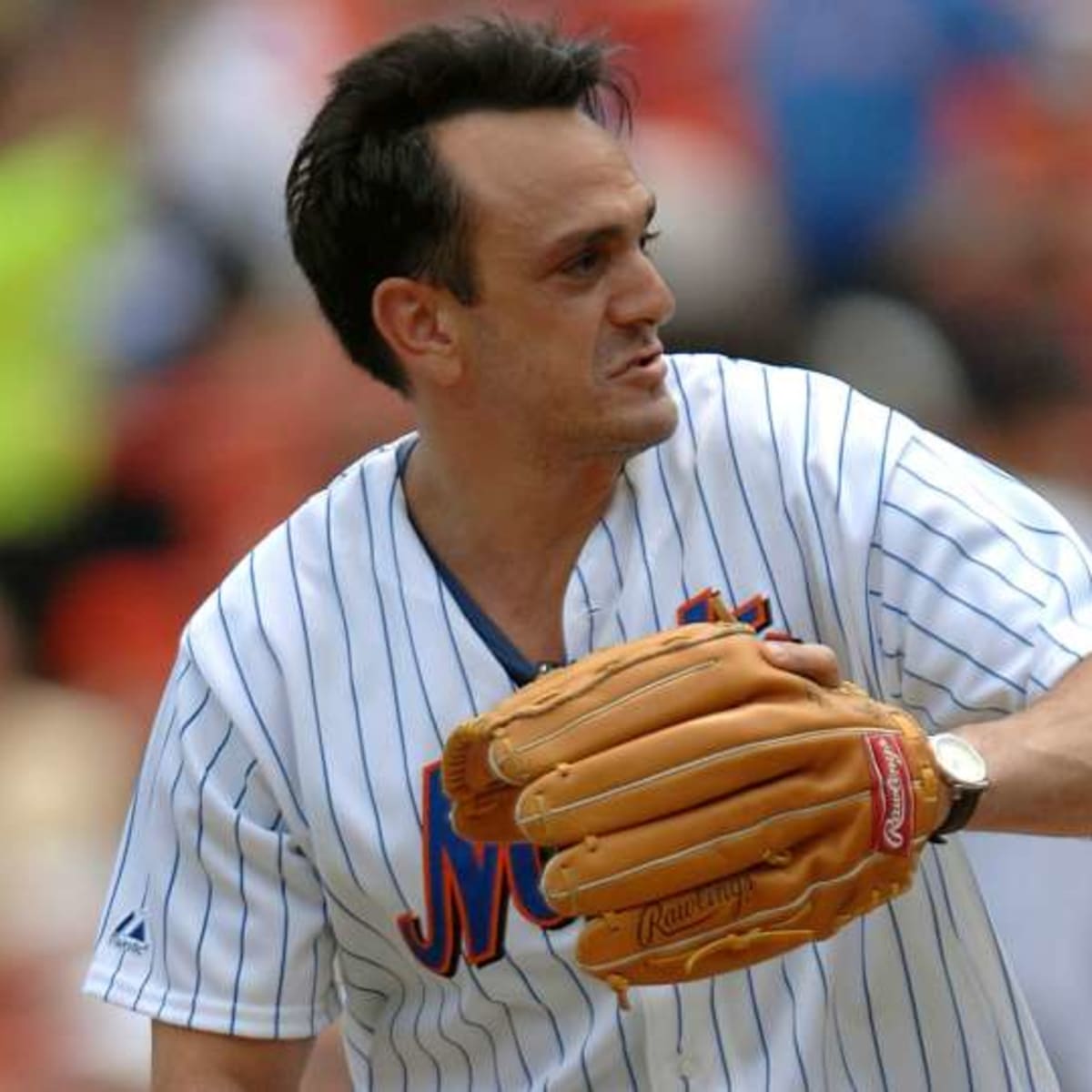 Hank Azaria explains the big difference between Mets and Yankees